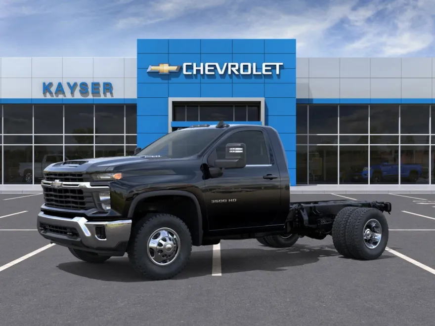 2025 Chevrolet Silverado 3500HD LT photo 1