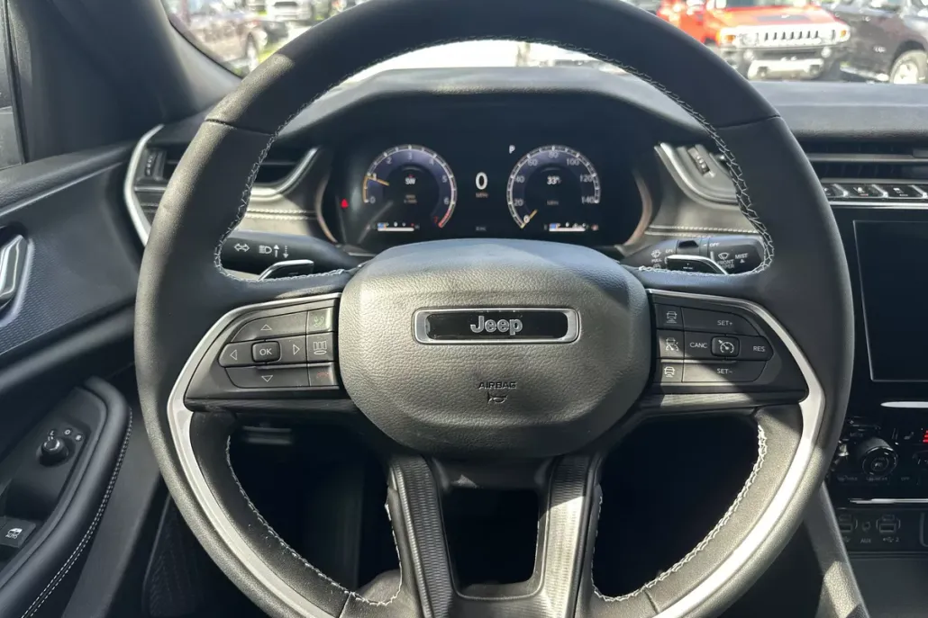2025 Jeep Grand Cherokee Laredo X photo 1