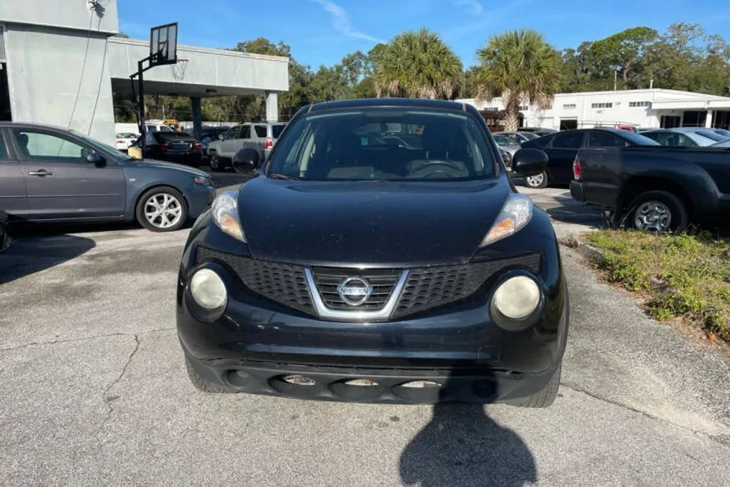 2011 Nissan Juke SV photo 1