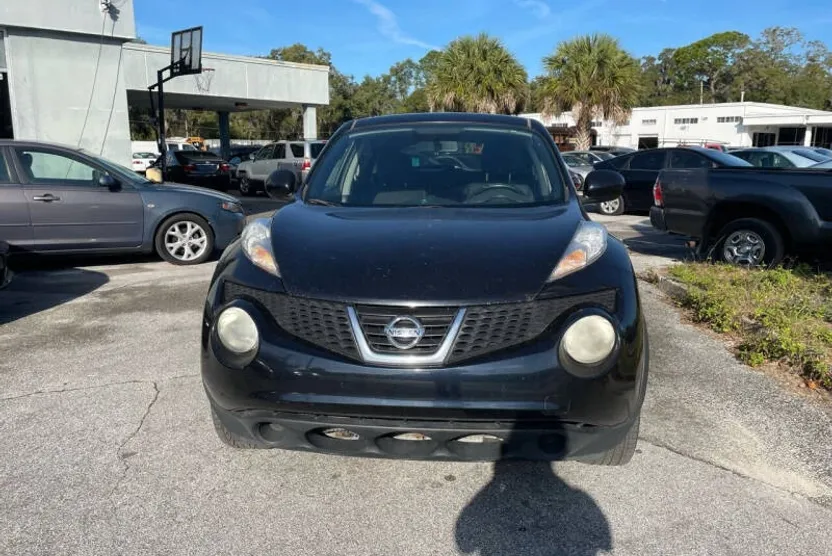 2011 Nissan Juke SV photo 1