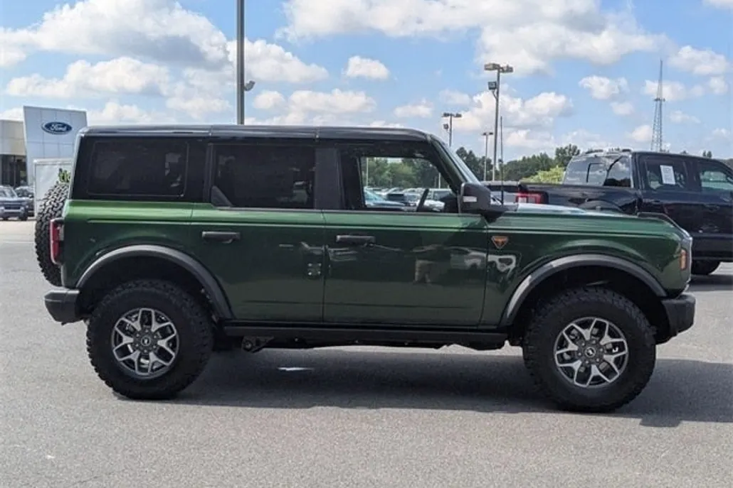 2025 Ford Bronco Badlands photo 1