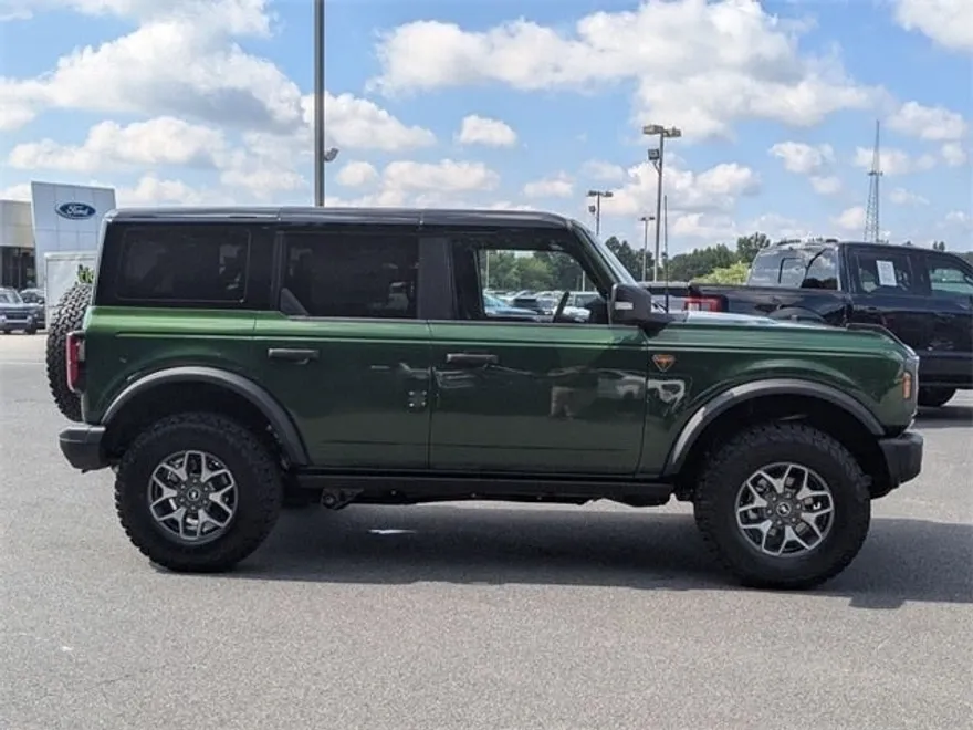 2025 Ford Bronco Badlands photo 1