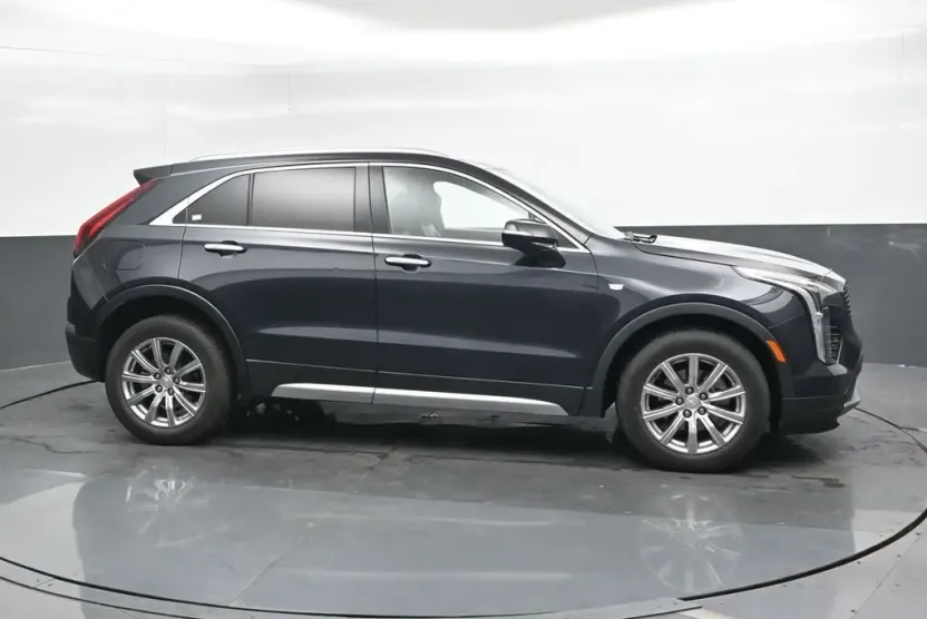 2023 Cadillac XT4 Premium Luxury photo 1