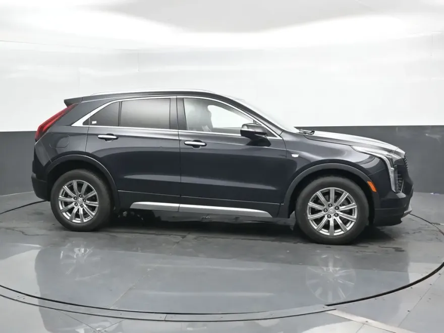 2023 Cadillac XT4 Premium Luxury photo 1
