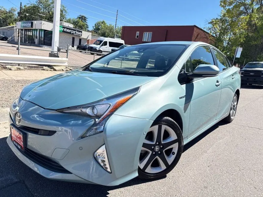 2018 Toyota Prius Three Touring photo 1