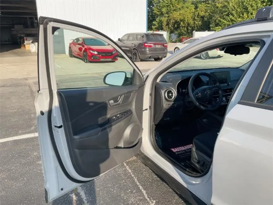 2023 Hyundai Kona SEL photo 1