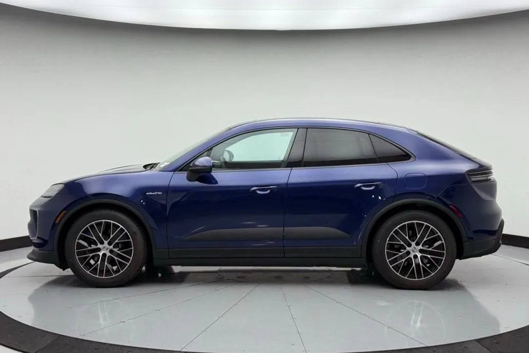 2025 Porsche Macan Electric Base photo 1