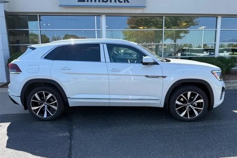 2026 Volkswagen Atlas Cross Sport SEL Premium R-Line photo 1