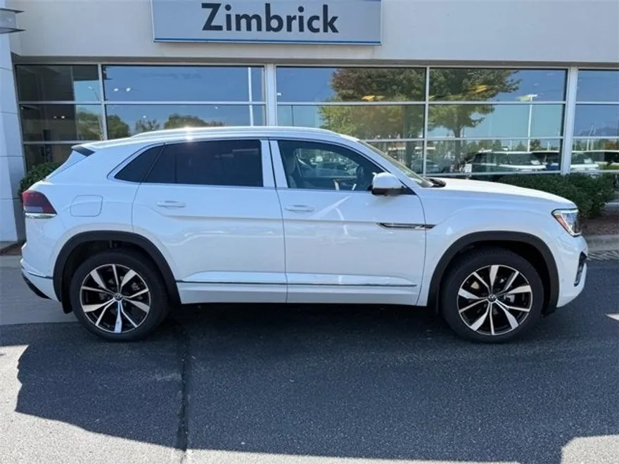 2026 Volkswagen Atlas Cross Sport SEL Premium R-Line photo 1