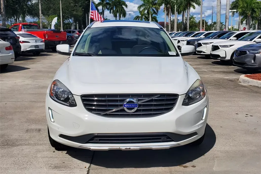 2016 Volvo XC60 T5 Drive-E Premier photo 1