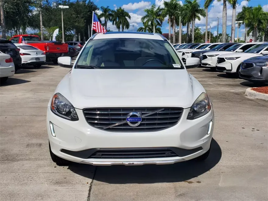 2016 Volvo XC60 T5 Drive-E Premier photo 1