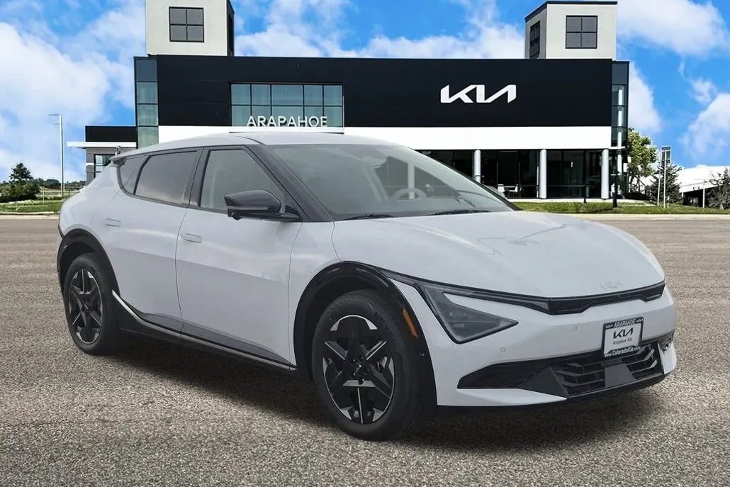 2025 Kia EV6 Wind photo 1