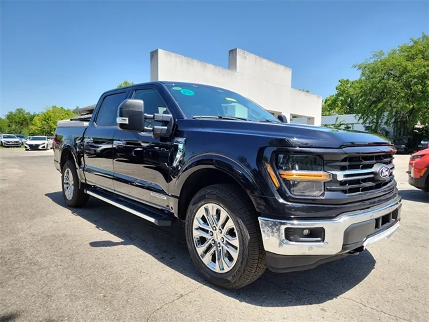 2025 Ford F-150 XLT photo 1