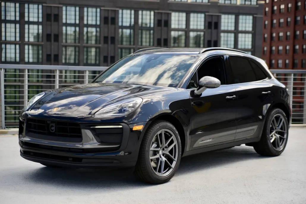2025 Porsche Macan T photo 1