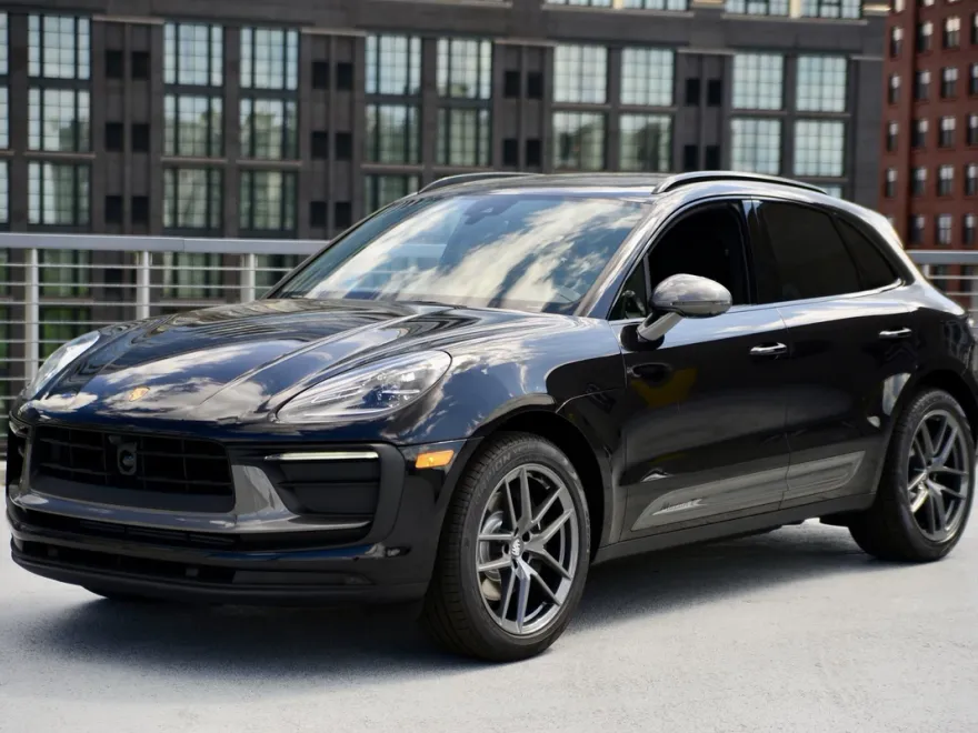 2025 Porsche Macan T photo 1
