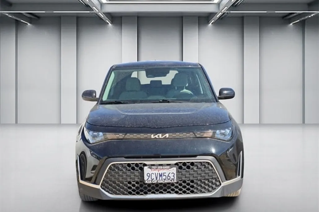 2023 Kia Soul LX photo 1
