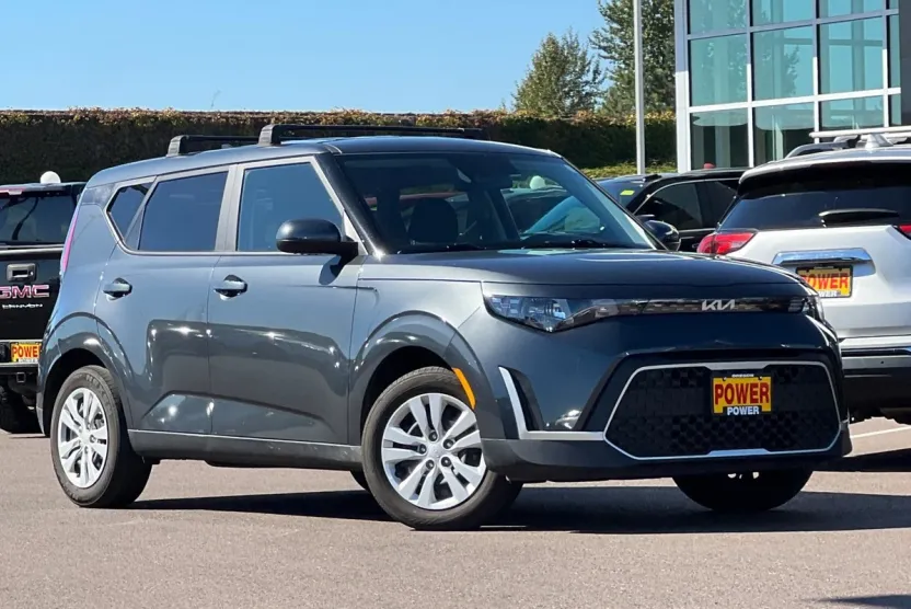 2024 Kia Soul LX photo 1