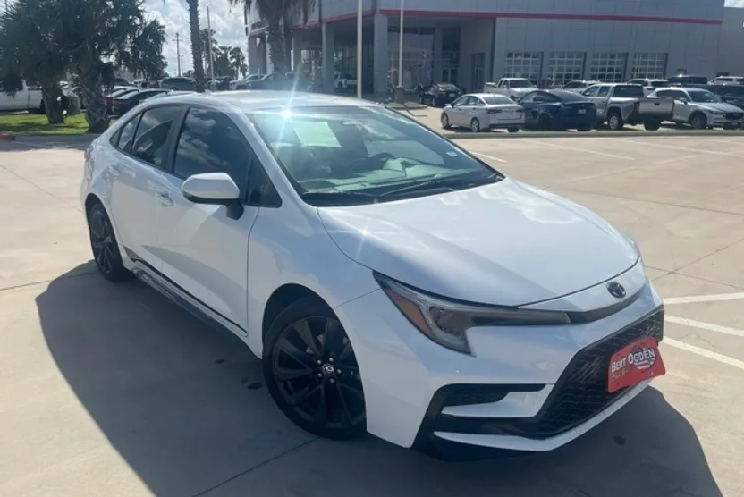 2023 Toyota Corolla SE photo 1