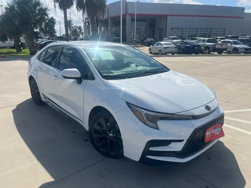 2023 Toyota Corolla SE photo 1