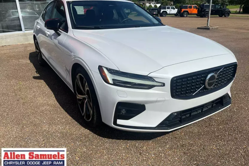 2024 Volvo S60 Core photo 1