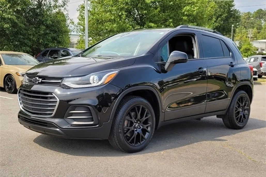 2022 Chevrolet Trax LT photo 1