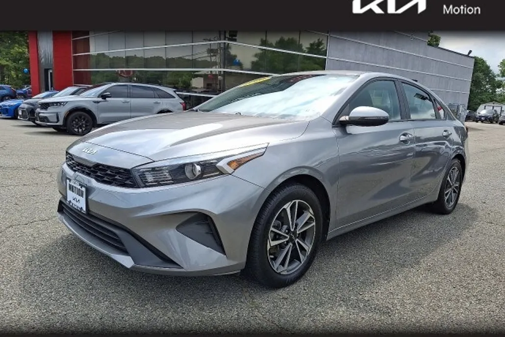 2023 Kia Forte LXS photo 1