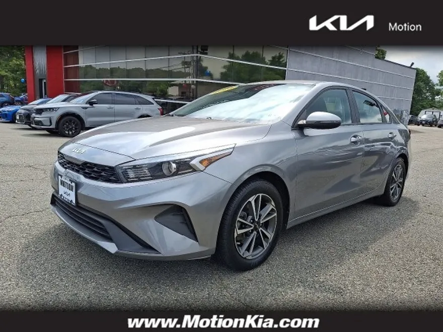 2023 Kia Forte LXS photo 1