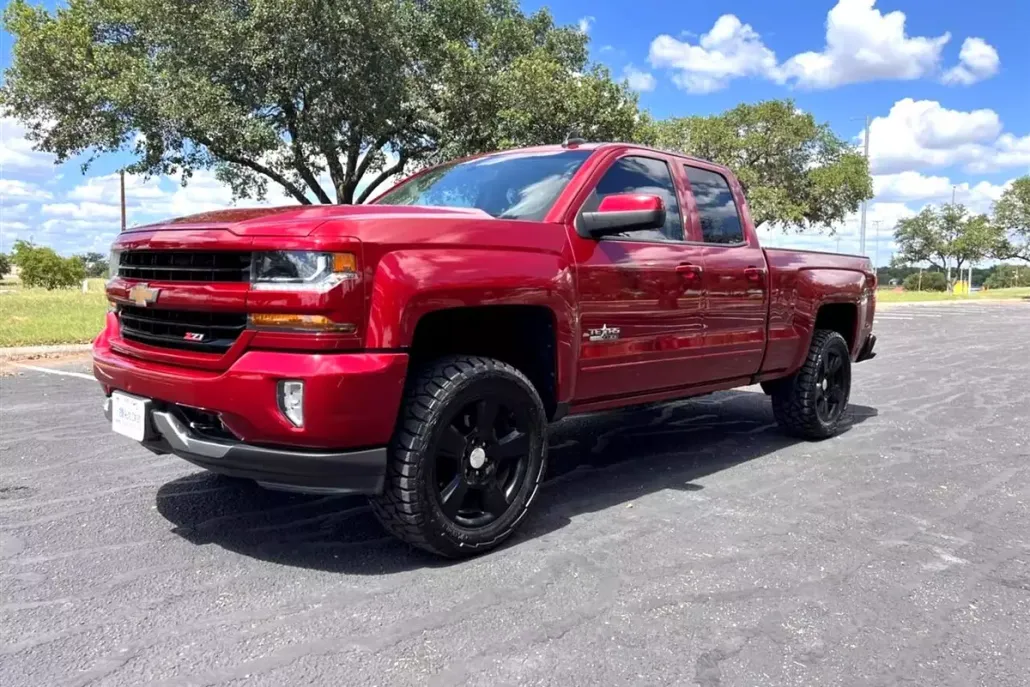 2018 Chevrolet Silverado 1500 LT photo 1