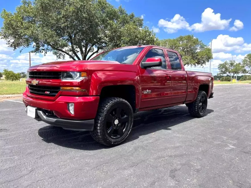 2018 Chevrolet Silverado 1500 LT photo 1