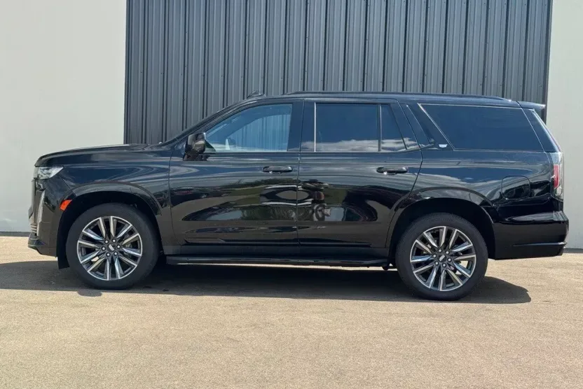 2023 Cadillac Escalade Sport photo 1
