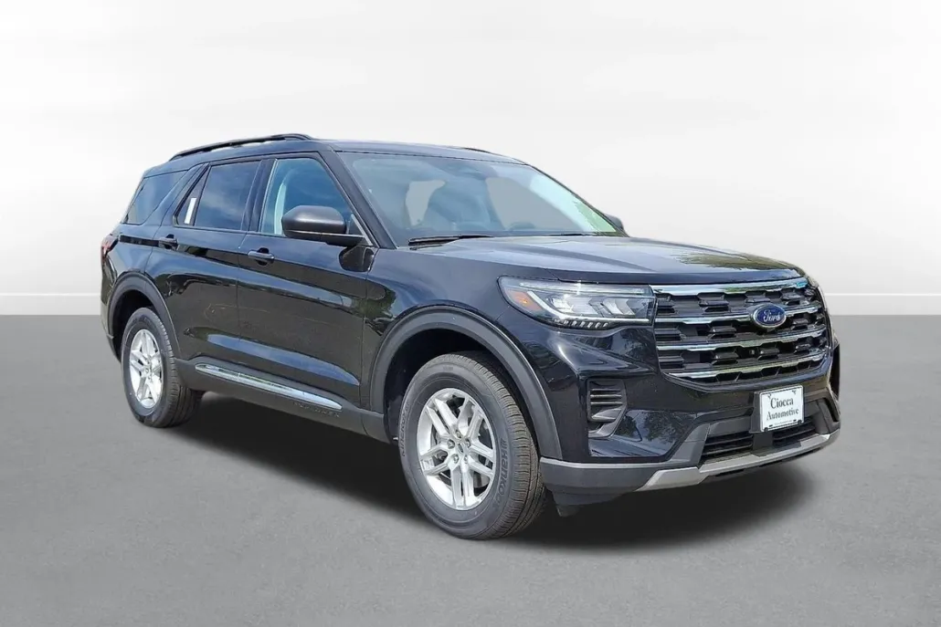 2025 Ford Explorer photo 1