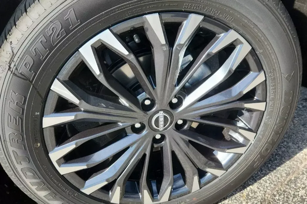 2026 Nissan Rogue Platinum photo 1