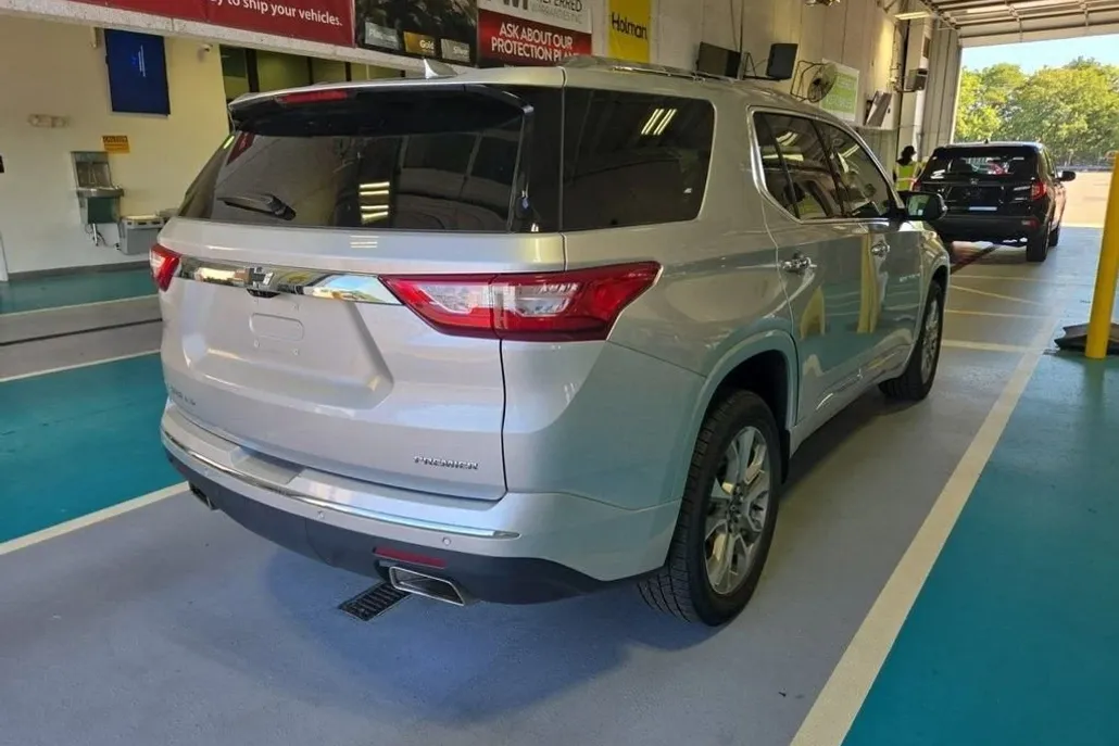 2020 Chevrolet Traverse Premier photo 1