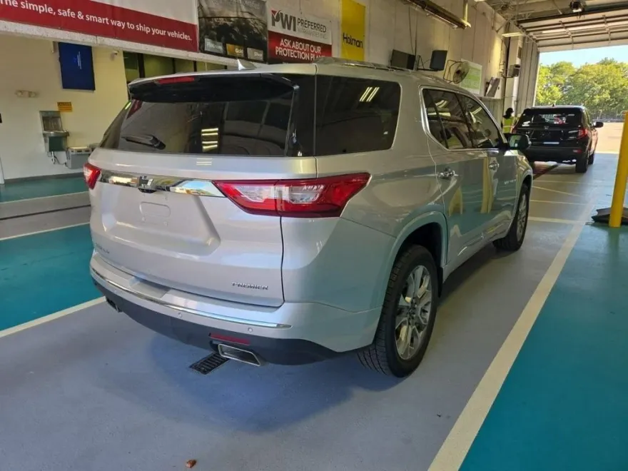 2020 Chevrolet Traverse Premier photo 1