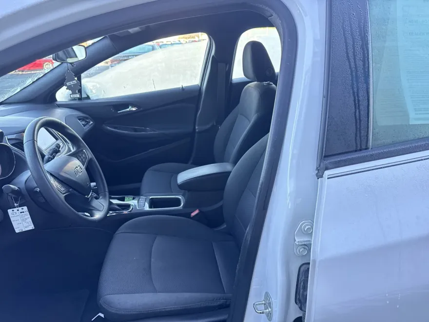 2019 Chevrolet Cruze LT photo 1