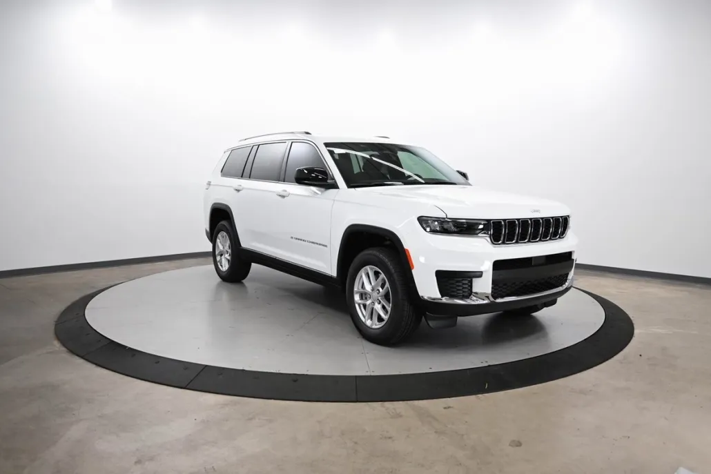 2025 Jeep Grand Cherokee Laredo photo 1
