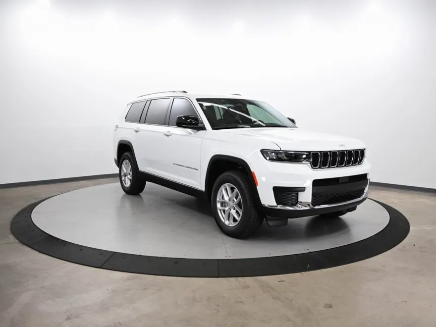 2025 Jeep Grand Cherokee Laredo photo 1