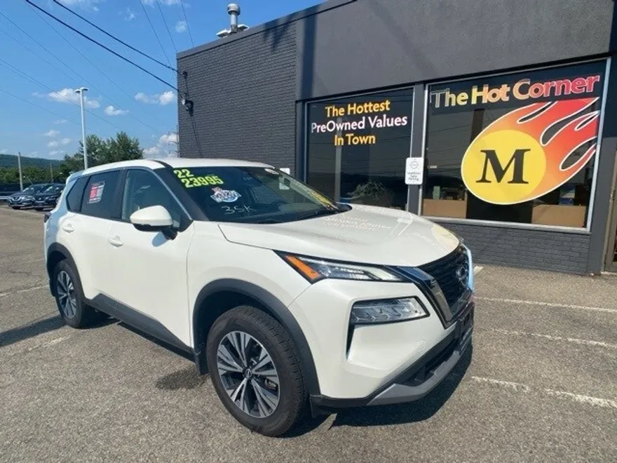2022 Nissan Rogue SV photo 1