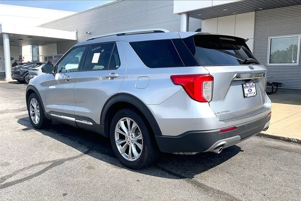 2024 Ford Explorer Limited photo 1