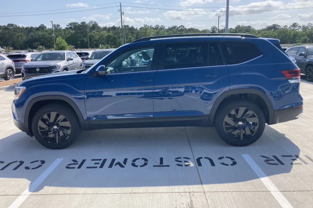 2025 Volkswagen Atlas SE Technology photo 1