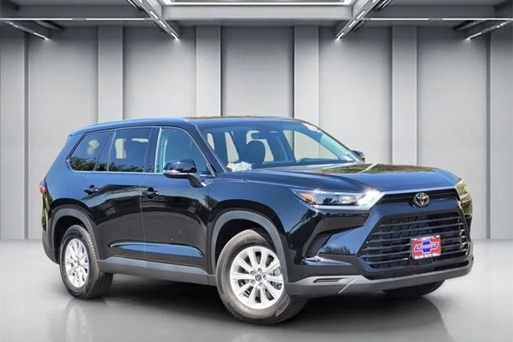 2024 Toyota Grand Highlander XLE photo 1
