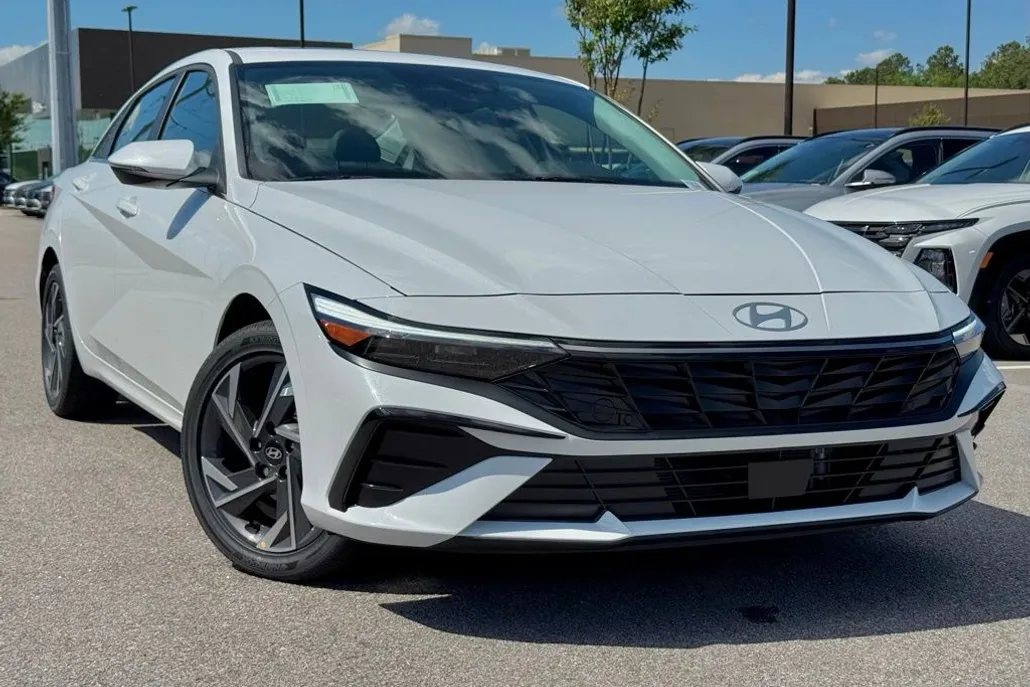 2025 Hyundai Elantra Hybrid Limited photo 1
