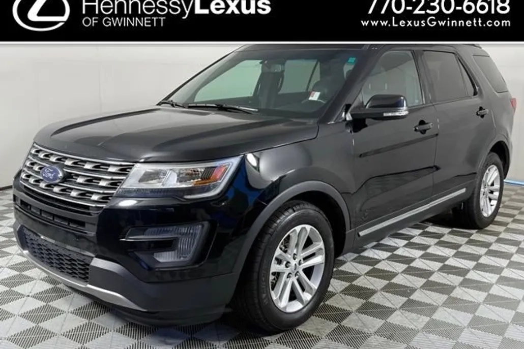 2016 Ford Explorer XLT photo 1