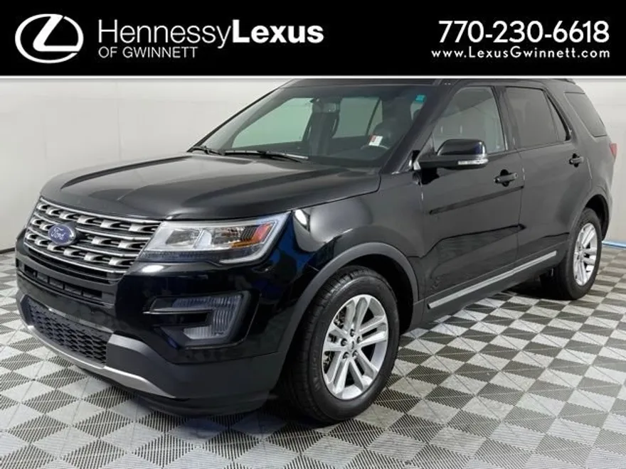 2016 Ford Explorer XLT photo 1