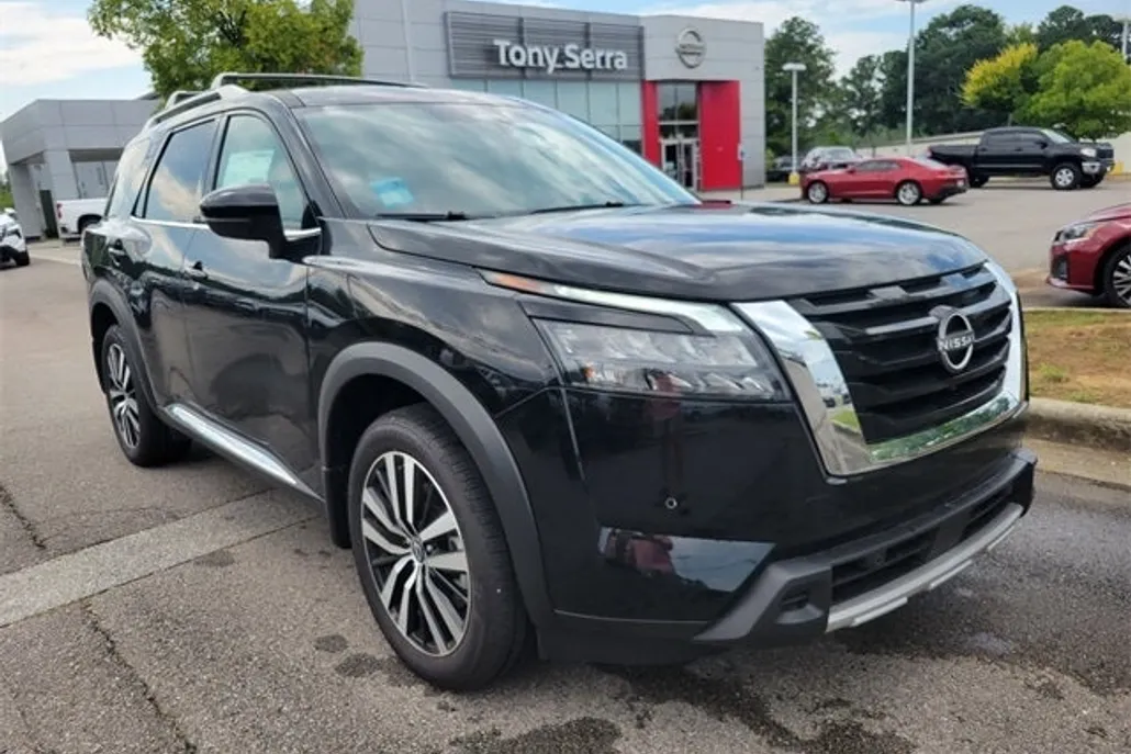 2025 Nissan Pathfinder Platinum photo 1