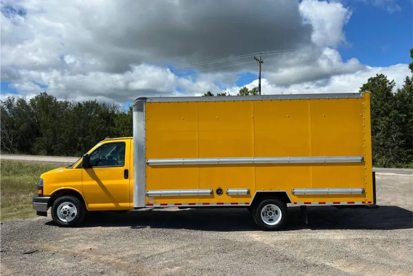 2023 Gmc Savana 3500 Cutaway photo 1