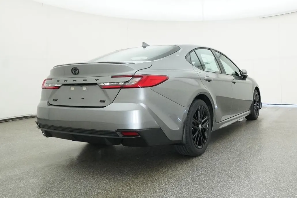 2026 Toyota Camry SE photo 1