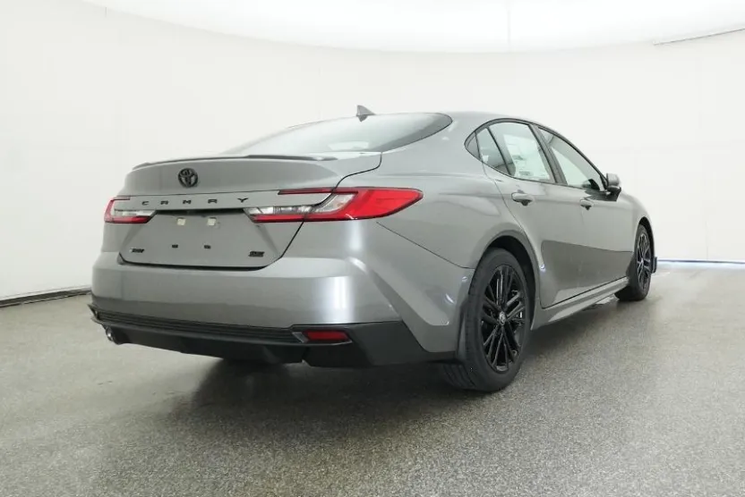 2026 Toyota Camry SE photo 1