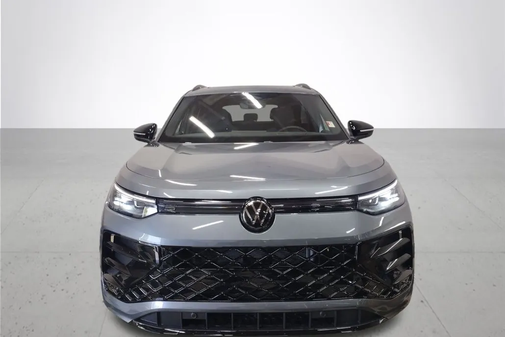 2025 Volkswagen Tiguan SE R-Line Black photo 1