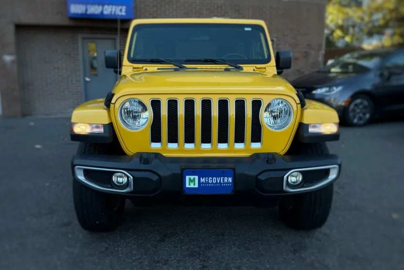 2021 Jeep Wrangler Unlimited Sahara photo 1